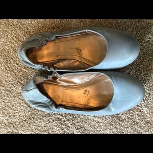 Ballerines BCBG Generation - Beige Avec Lignes Argentées - Taille US 9M (EUR 38.5) - Occasion